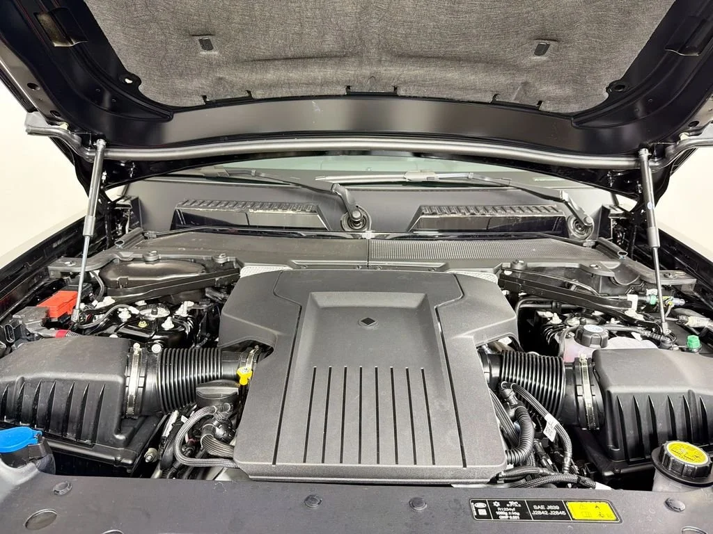 2026 Land Rover Defender OCTA Black - Photo 32