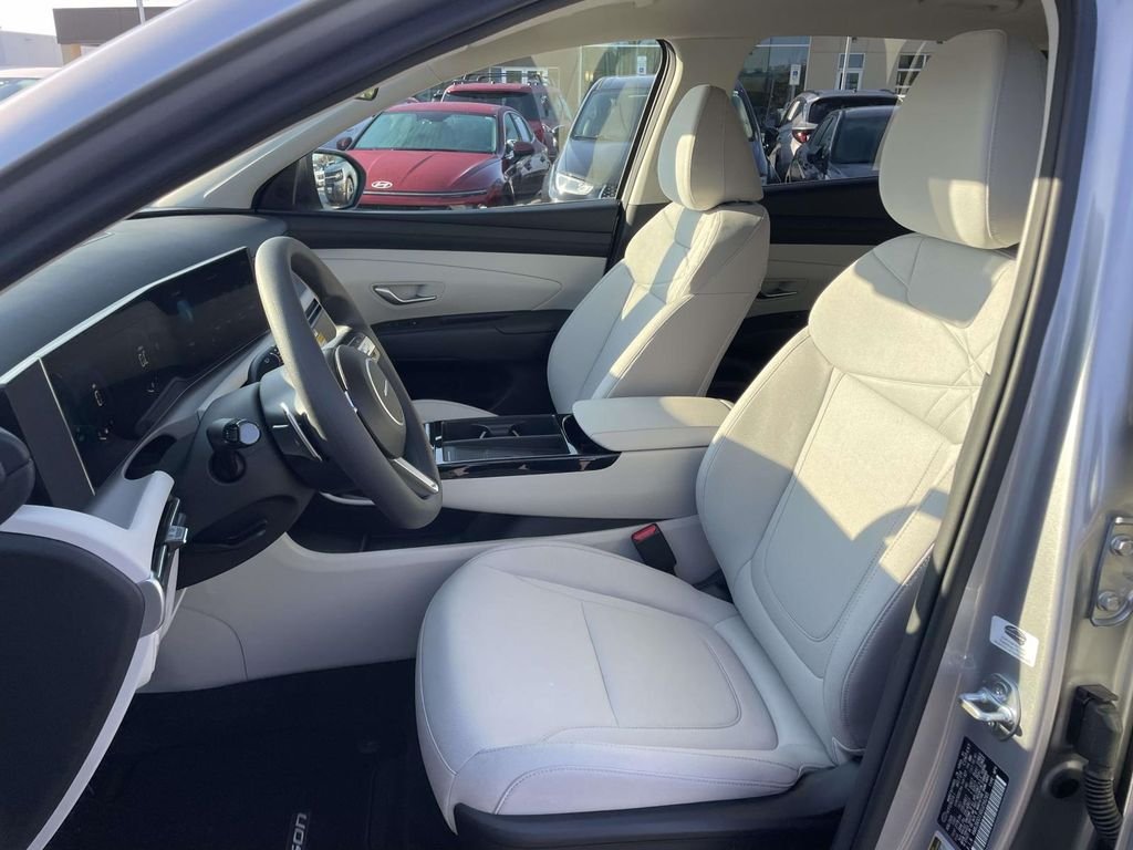 Certified Used 2025 Shimmering Silver Hyundai Blue image 8