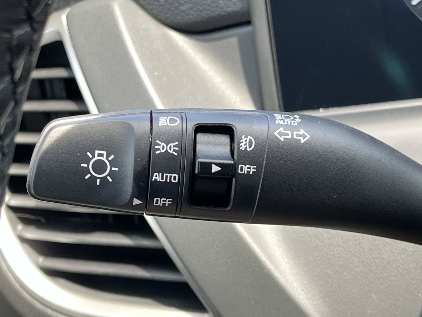 New 2026 Snow White Pearl Kia EX image 33