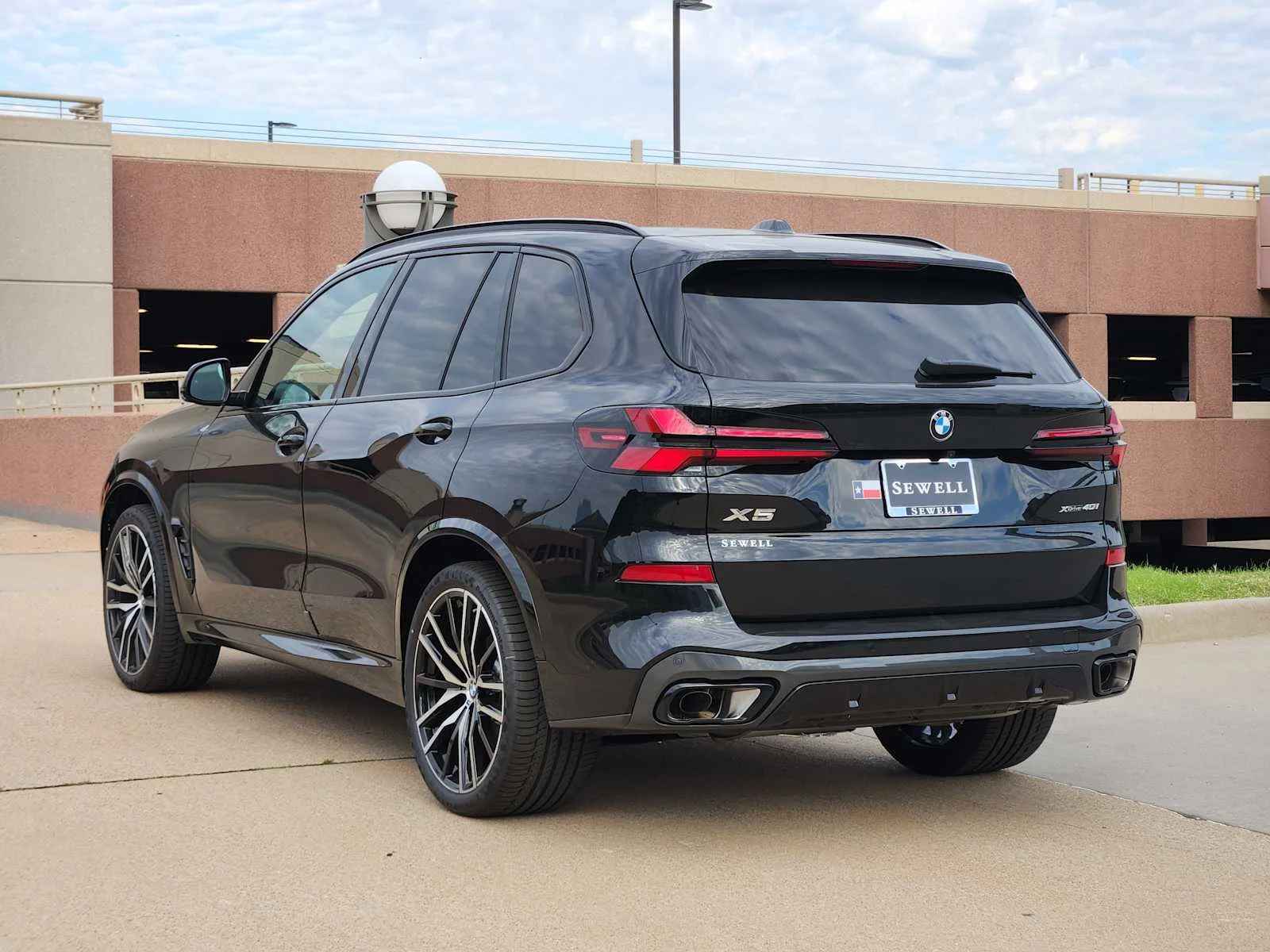 New 2026 Black Sapphire Metallic BMW xDrive40i image 3