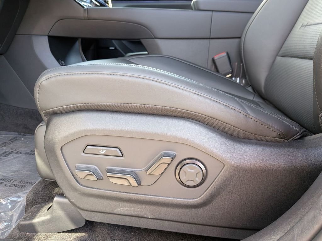New 2025 Silver Hyundai Calligraphy image 18