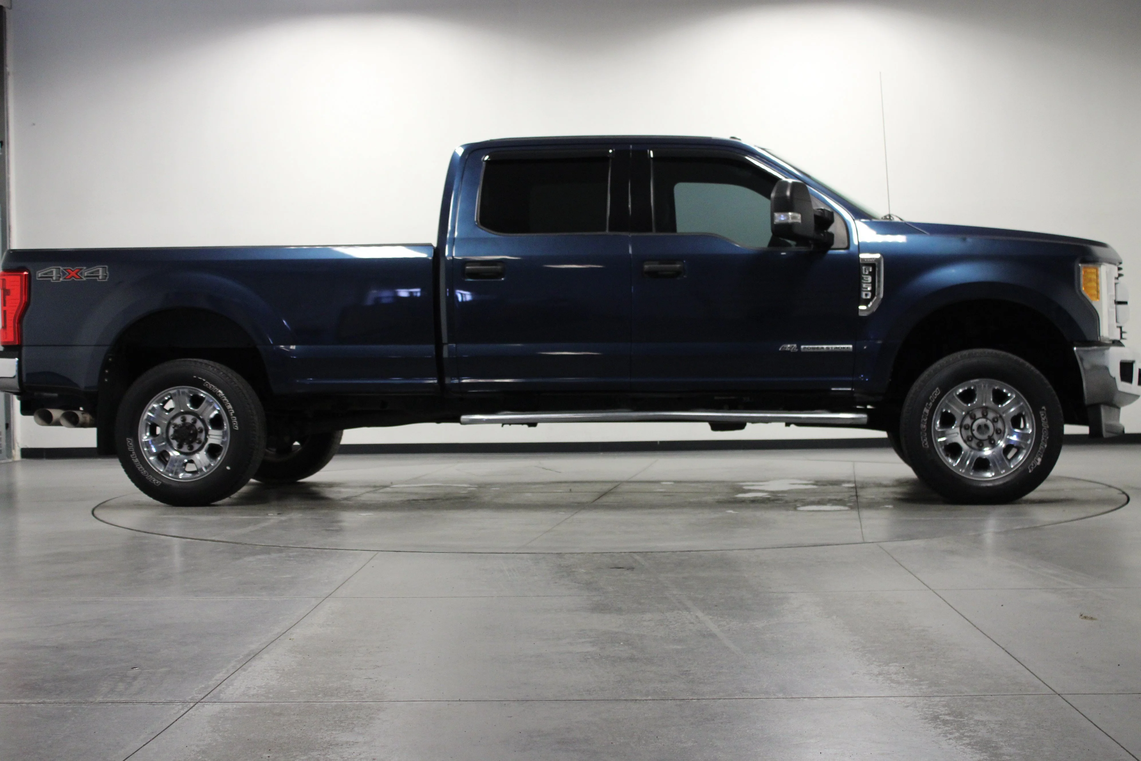 Used 2017 Blue Jeans Metallic Ford XLT image 3