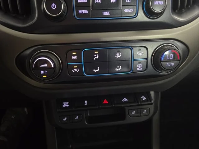 Used 2017 LASER BLUE METALLIC Chevrolet 4WD Z71 image 23