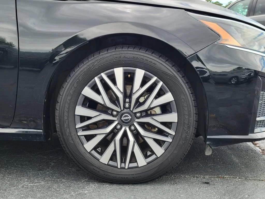 Used 2024 Black Nissan 2.5 SV image 10