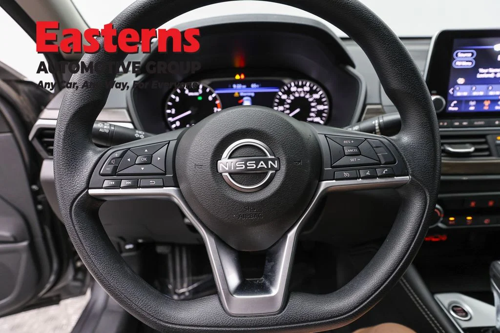 Used 2023 Gray Nissan 2.5 SV image 10