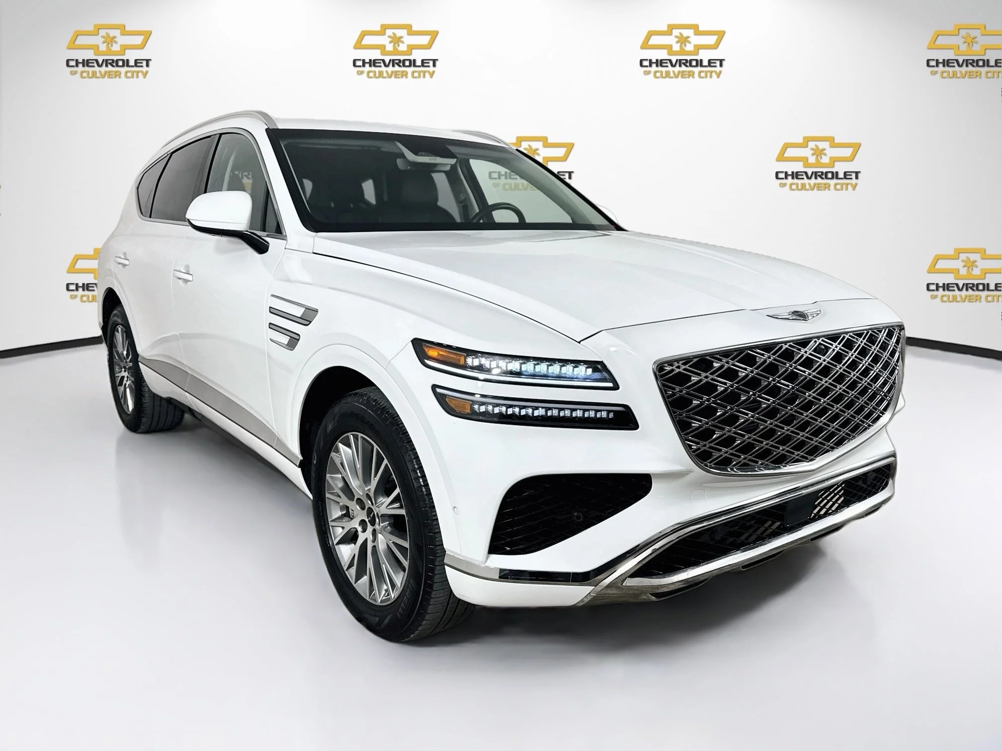 Used 2025 White Genesis 2.5T Standard image 1