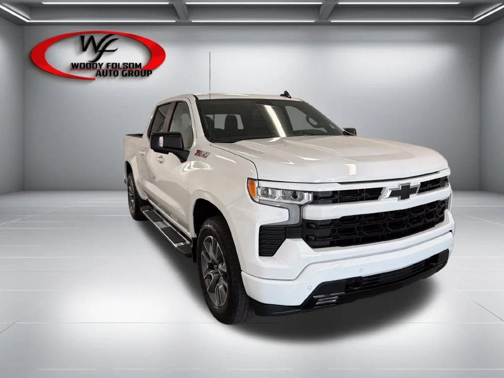 New 2026 Summit White Chevrolet RST image 3