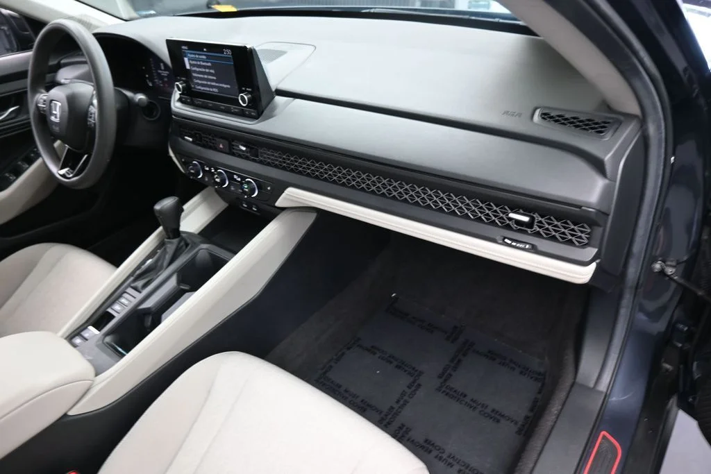 Used 2025 Gray Honda SE image 44