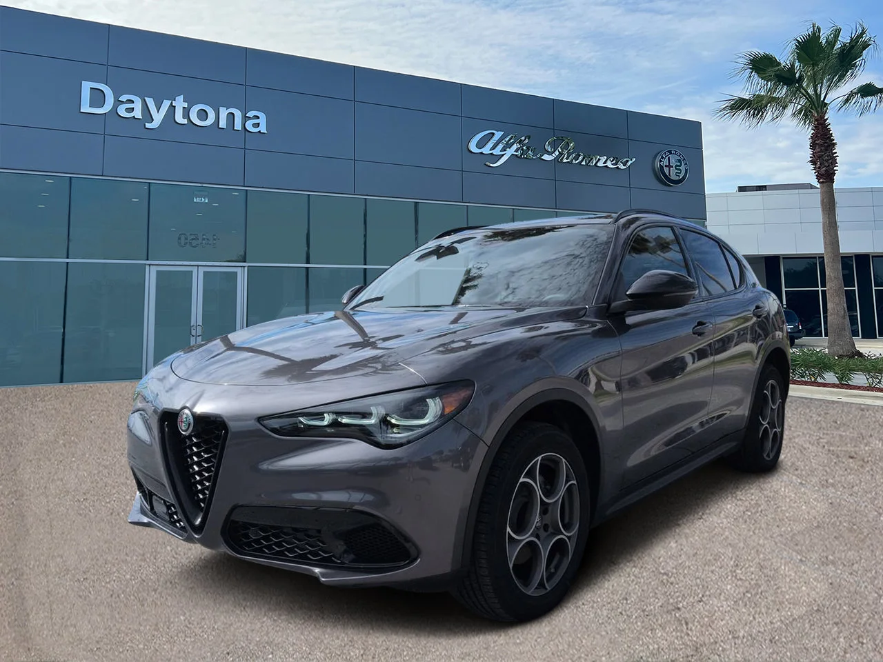 New 2026 Vesuvio Gray Metallic Exterior Paint Alfa Romeo  image 7