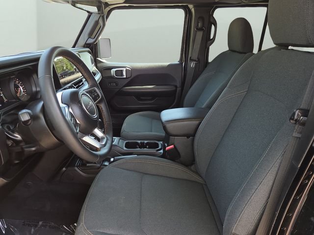 Used 2025 Black Jeep Sahara image 29
