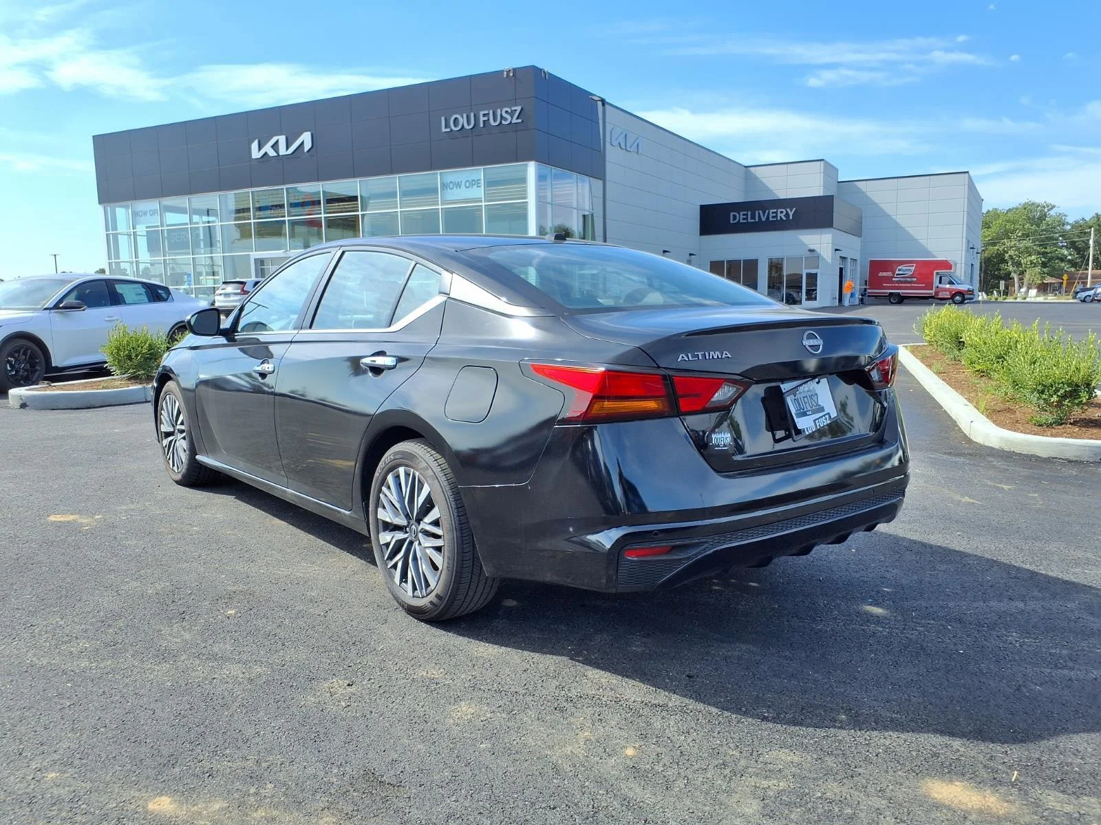 Used 2025 Super Black Nissan SV image 25