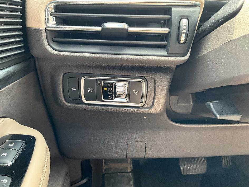 Used 2020 Black Lincoln Standard image 15
