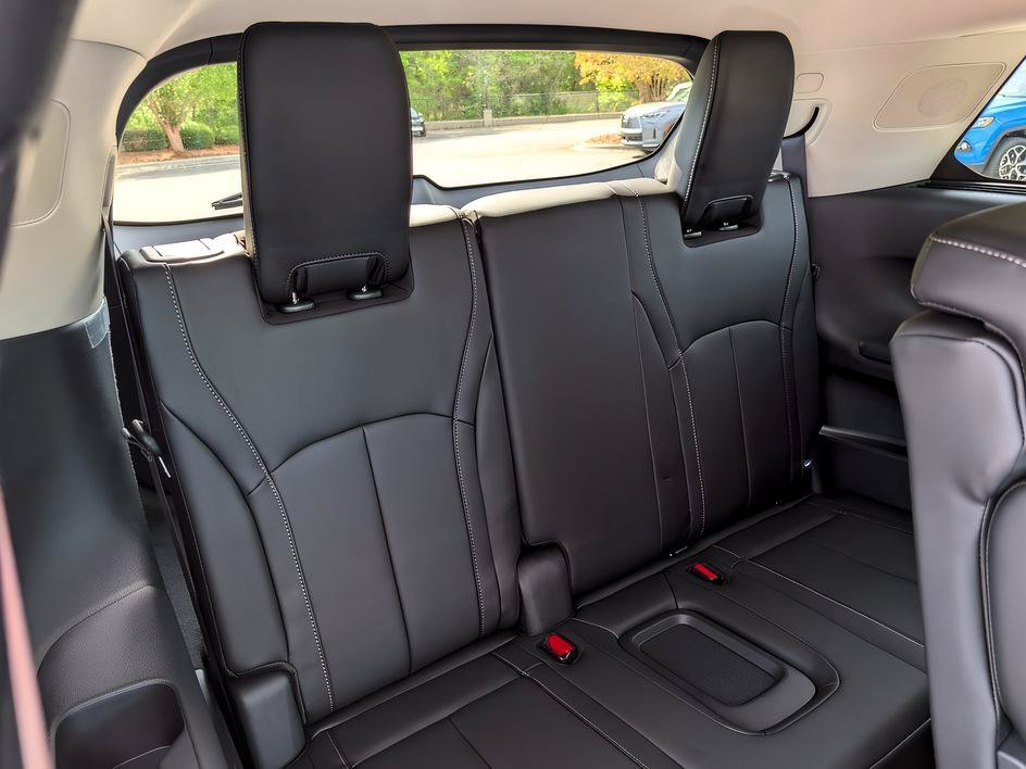 Certified Used 2026 Mineral Black INFINITI LUXE image 22