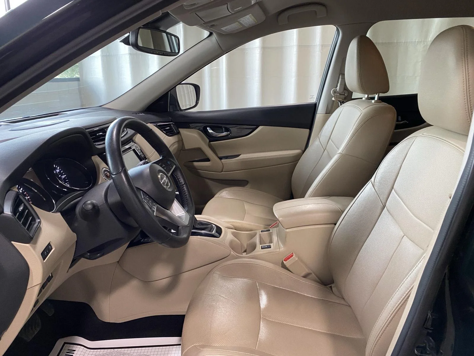 Used 2020 Midnight Pine Metallic Nissan SL image 16