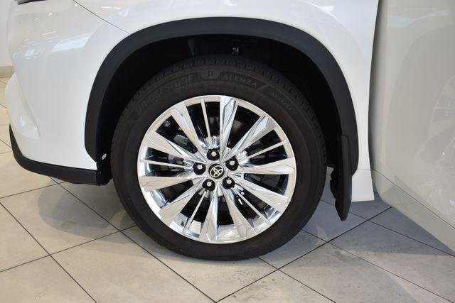 Certified Used 2020 BLIZZARD PEARL Toyota  image 29