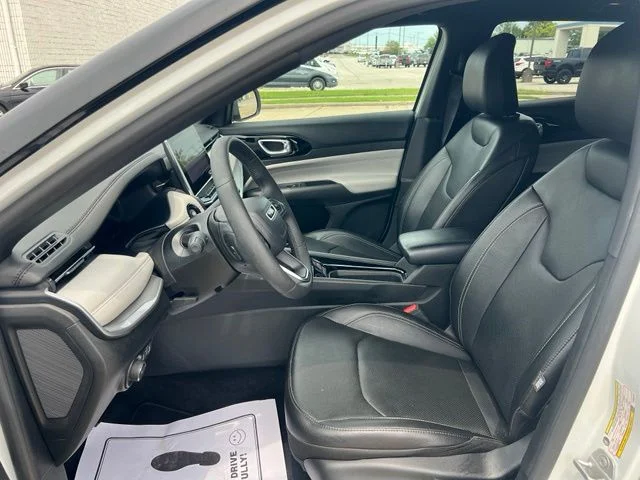 Used 2025 White Jeep Limited image 30