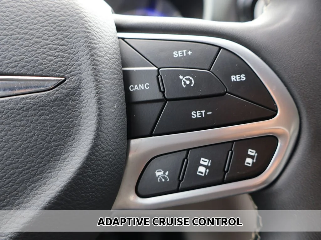 Used 2023 Black Chrysler Touring L image 3