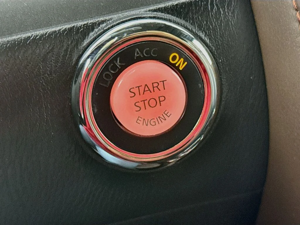 Used 2019 Black Nissan Platinum image 21