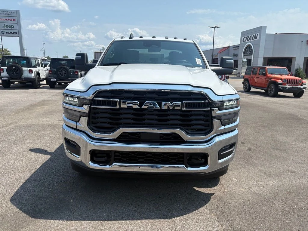 New 2026 Bright White Clear-Coat Exterior Paint RAM Tradesman image 2