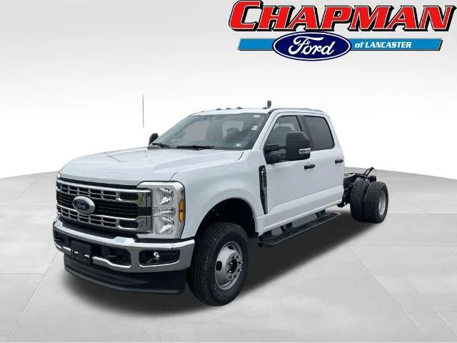New 2026 Oxford White Ford F-350® XL image 3