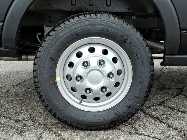 New 2026 Agate Black Metallic Ford Base image 28