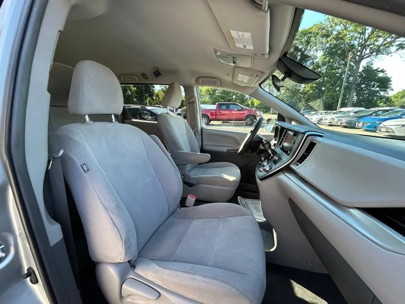 Used 2019 Silver Toyota L Minivan 4D image 20