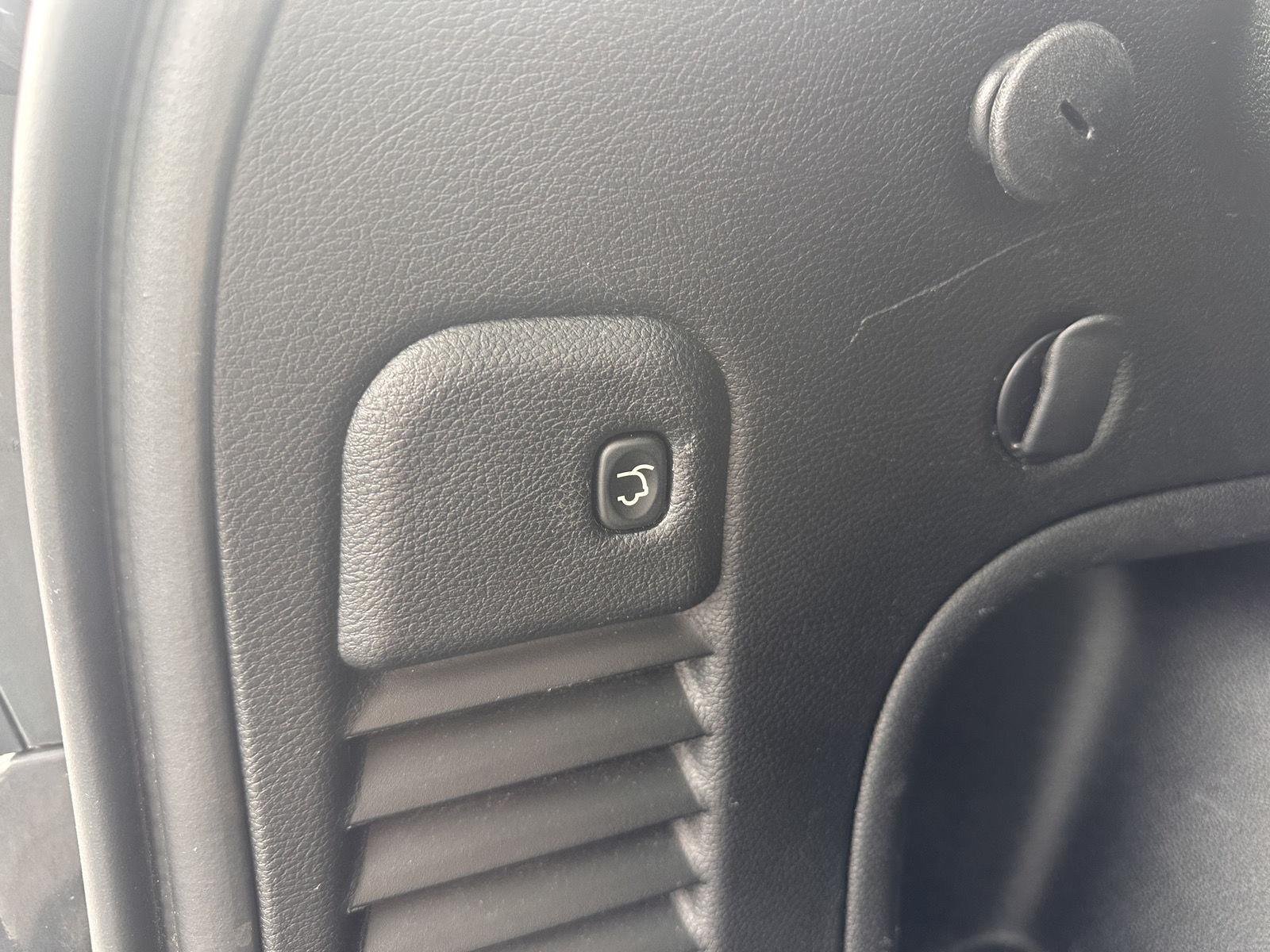 Used 2021 Diamond Black Crystal Pearlcoat Jeep Laredo X image 19