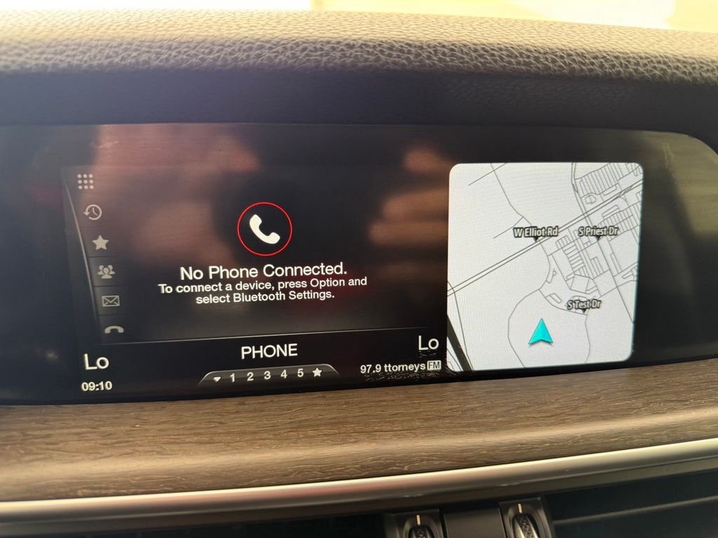 Used 2018 White Alfa Romeo Ti image 42