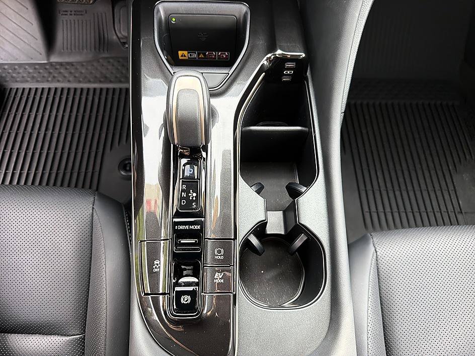 Used 2025 White Toyota Limited image 11