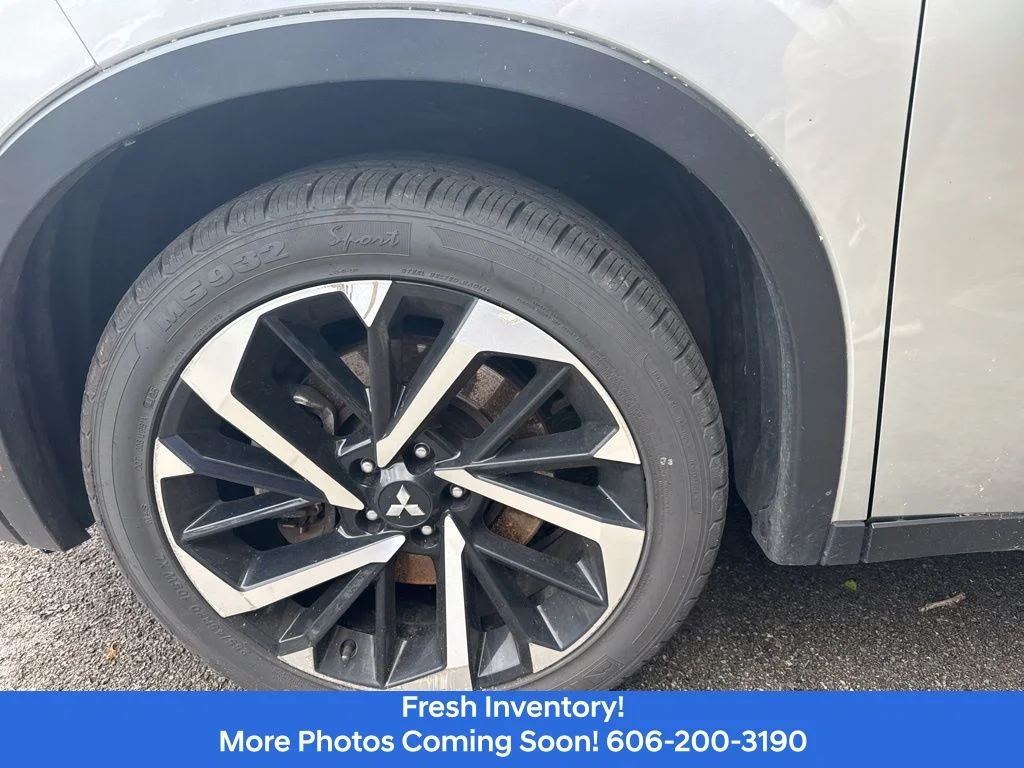 Used 2024  Mitsubishi SE image 10