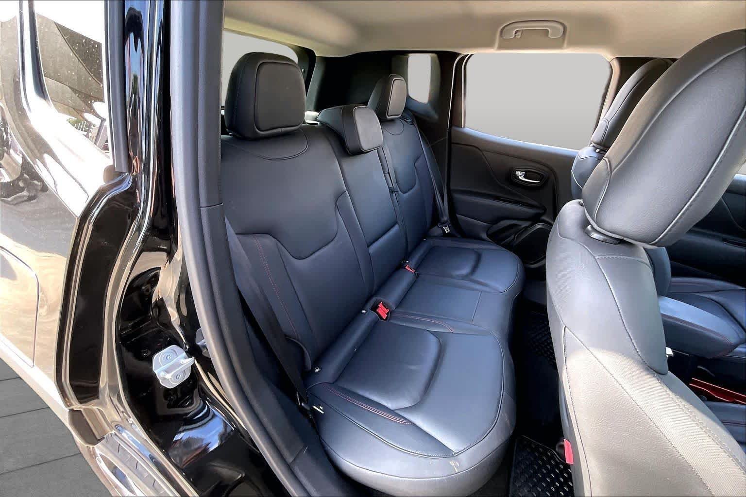 Certified Used 2022 BLACK CLEAR COAT Jeep Trailhawk image 19