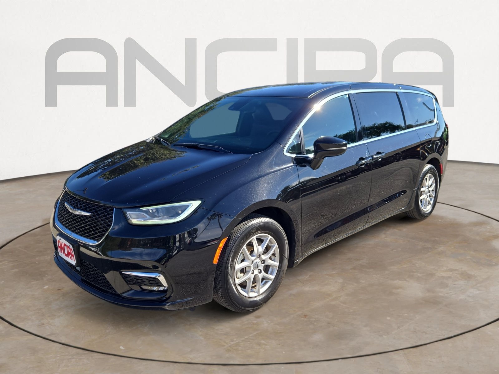 Used 2025 Diamond Black Crystal Pearlcoat Chrysler Select image 6