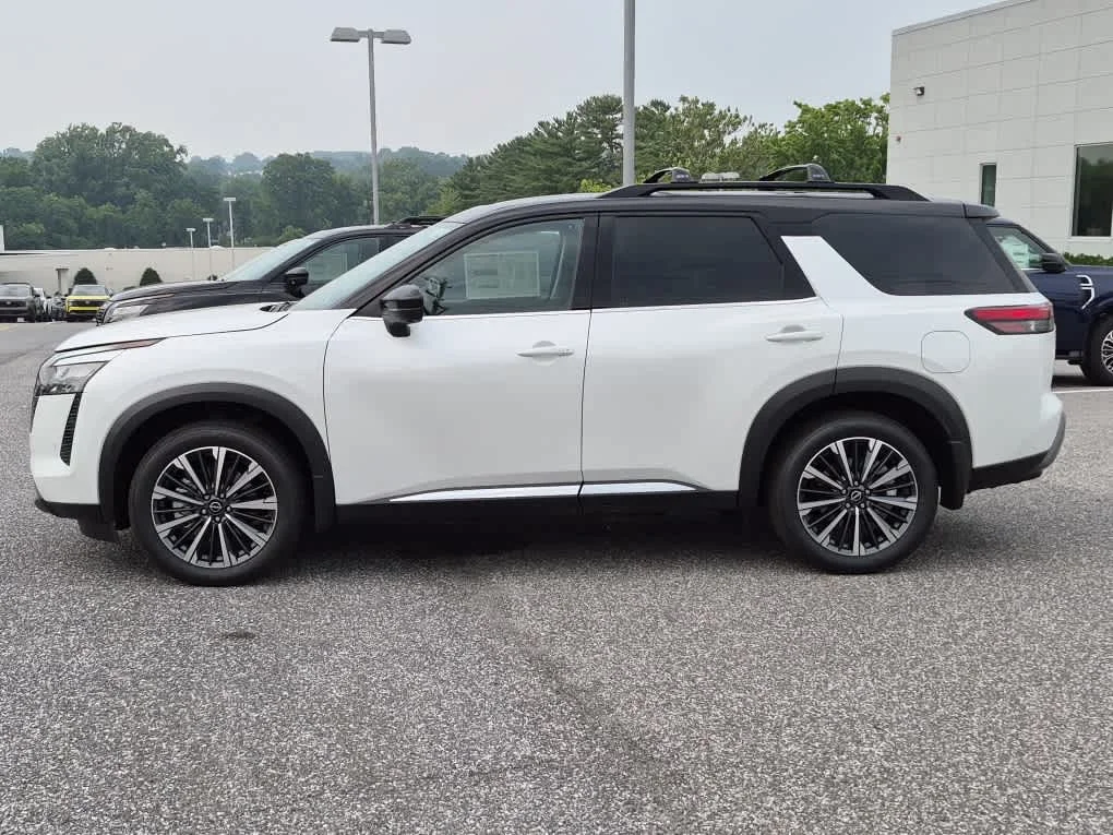 New 2026 Everest White Pearl Tricoat/Super Black Nissan Platinum image 5