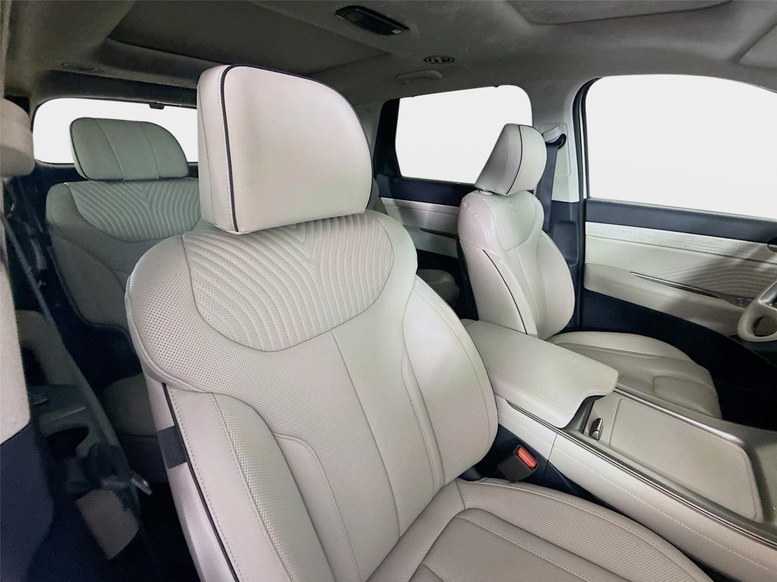 Used 2025 Hyper White Hyundai Calligraphy image 31