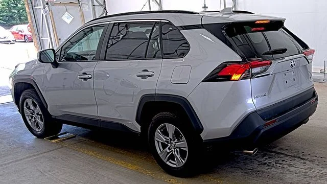 Used 2022 Silver Toyota XLE image 2