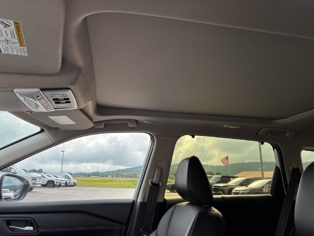 Used 2024 White Nissan SV image 18