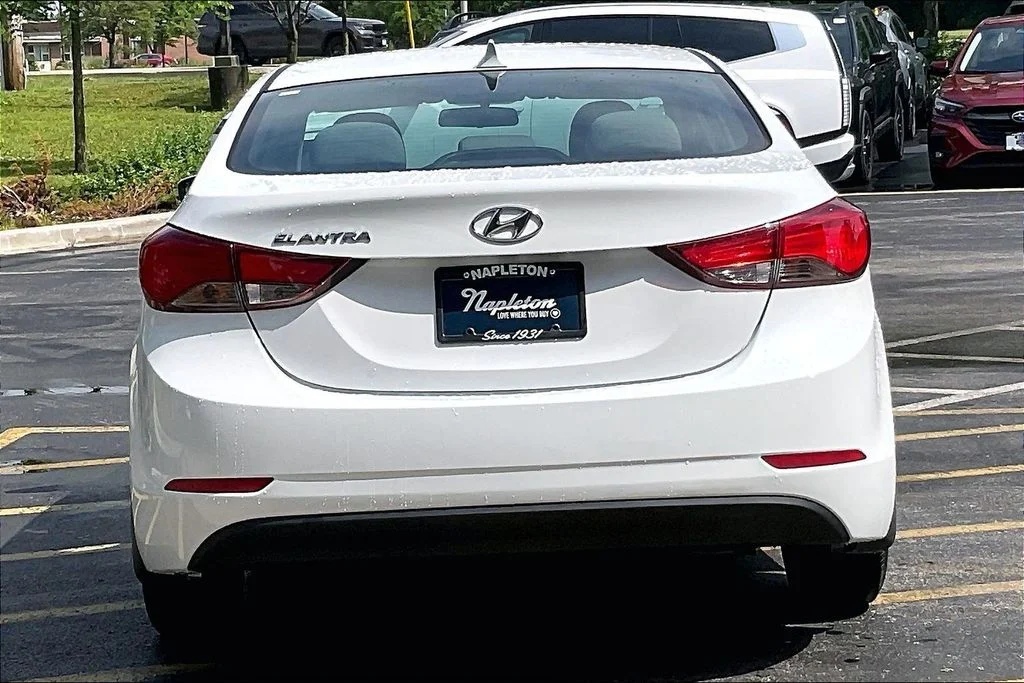 Used 2015 White Hyundai SE image 3