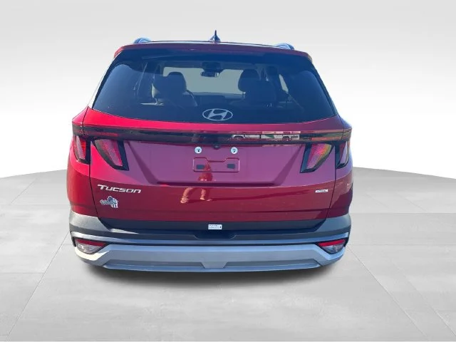 Used 2025  Hyundai SEL image 4