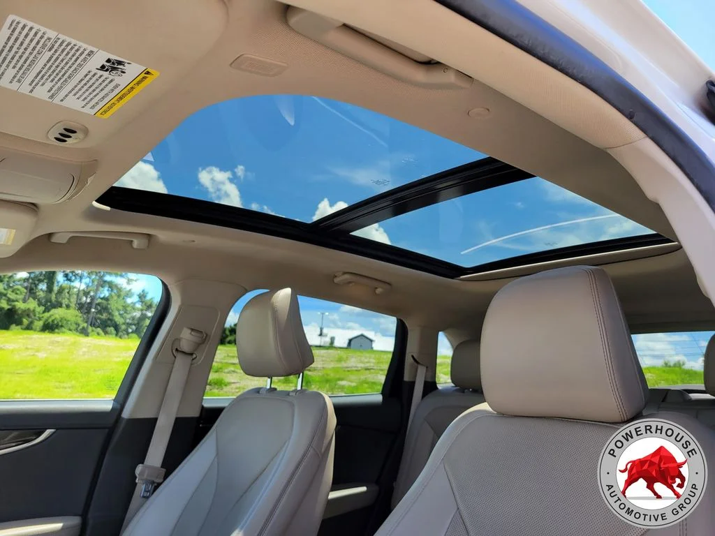 Used 2022 White Lincoln Reserve image 24