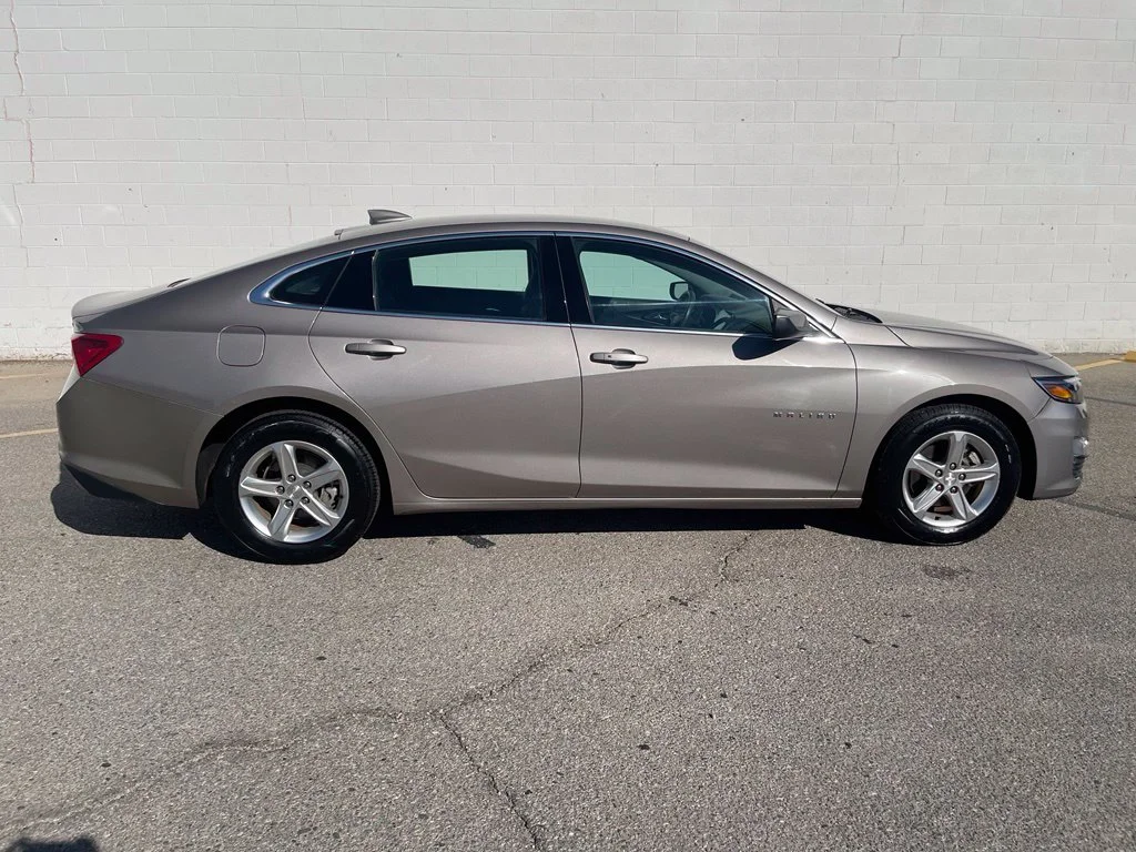 Used 2023 Mineral Gray Metallic Chevrolet LT image 9