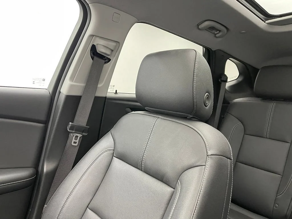 Used 2024 Summit White Chevrolet 3LT image 42
