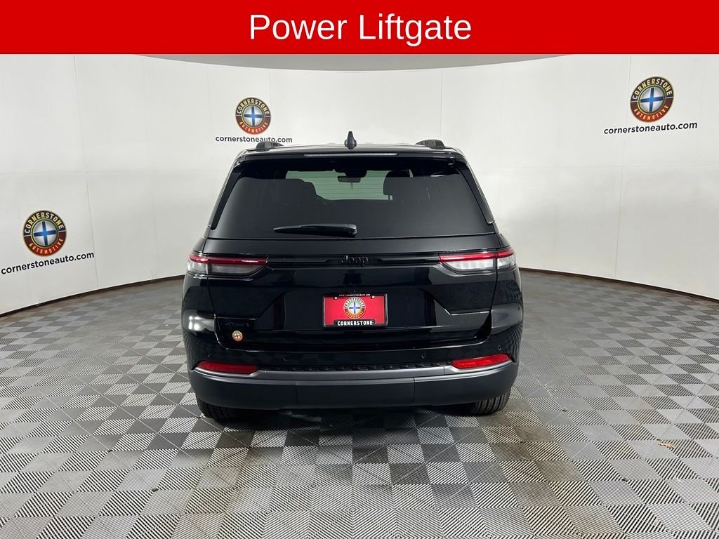 New 2026 Diamond Black Crystal Pearlcoat Jeep Altitude image 17
