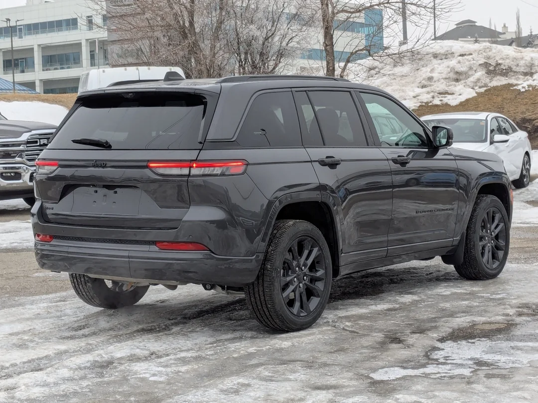 New 2026 Grey Jeep Limited Reserve - - 4x4 - Pano Sunroof - Nappa Lthr - Vent Seats - Tow Pkg - Remote Start & More! image 8