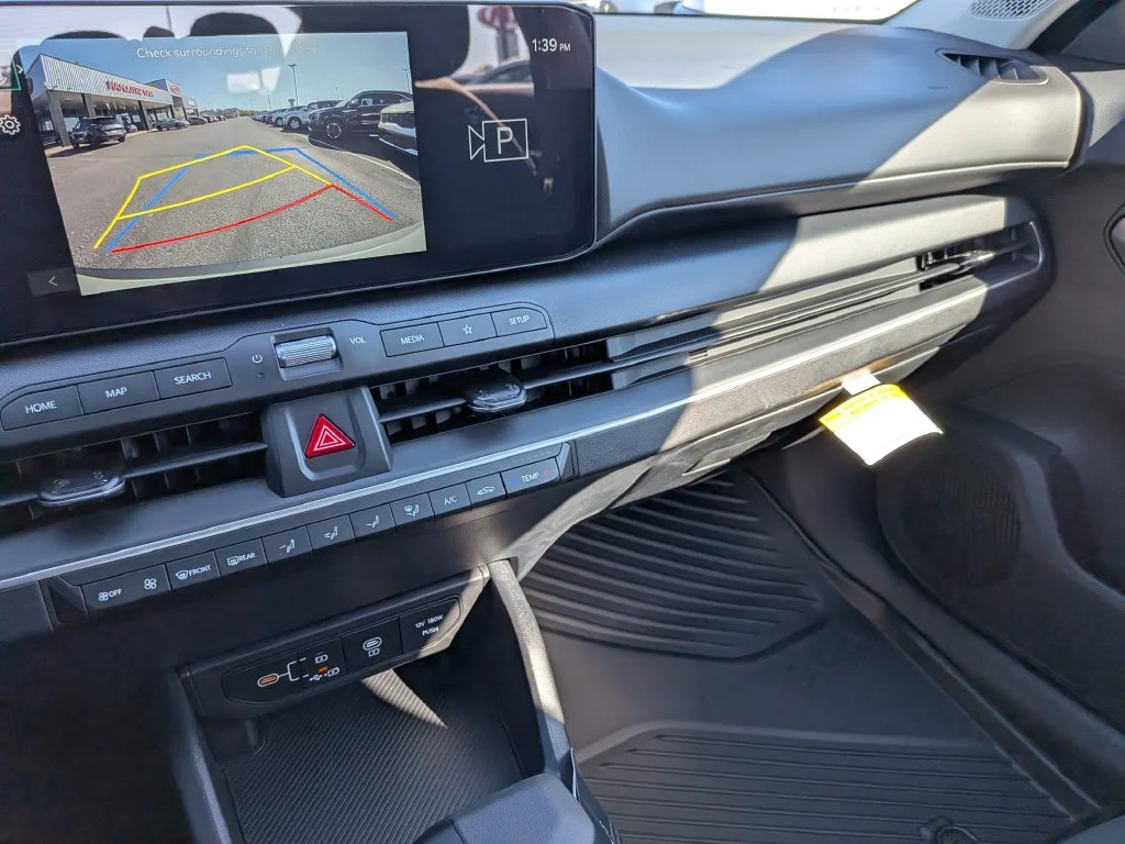New 2027 Snow White Pearl Kia LXS image 43