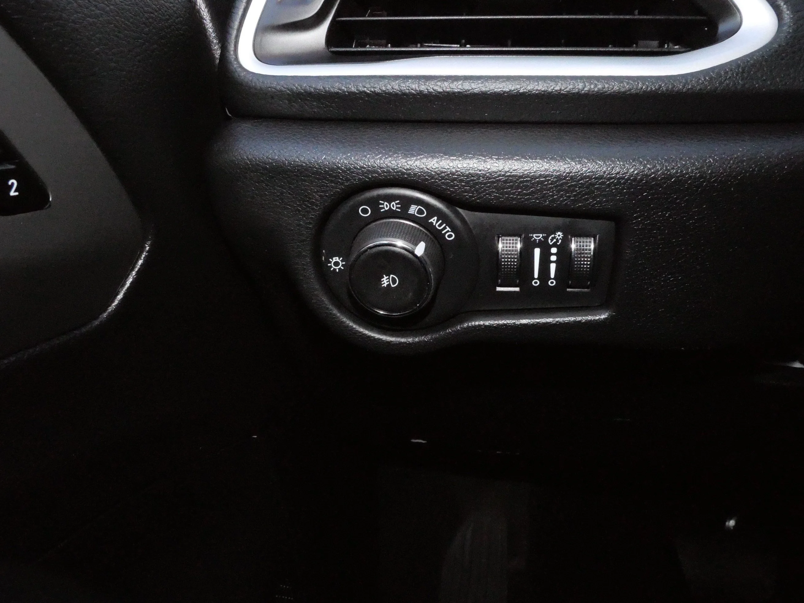 Used 2025 Fathom Blue Pearlcoat Chrysler Select image 29