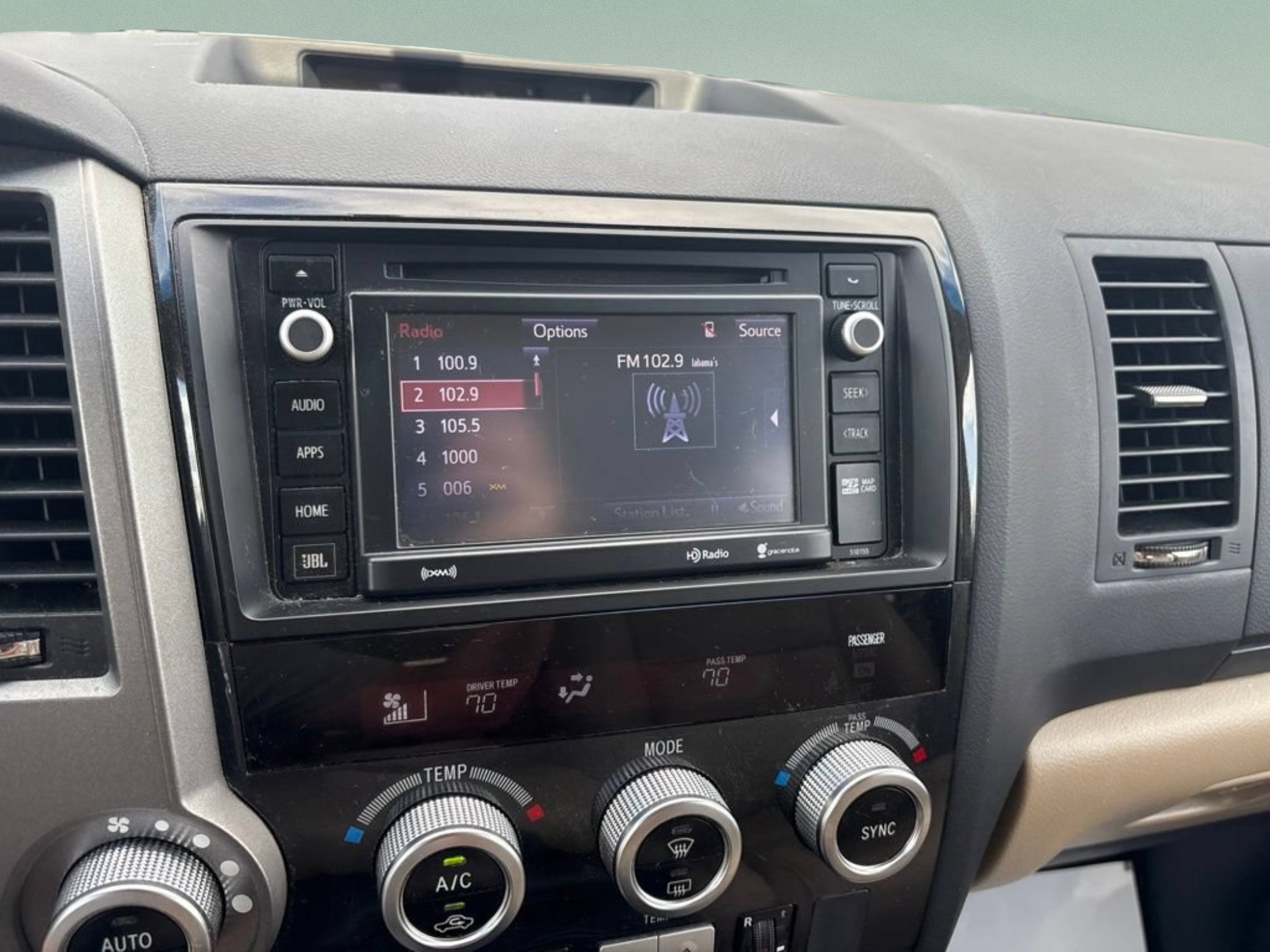 Used 2016 Blizzard Pearl Toyota Platinum image 15