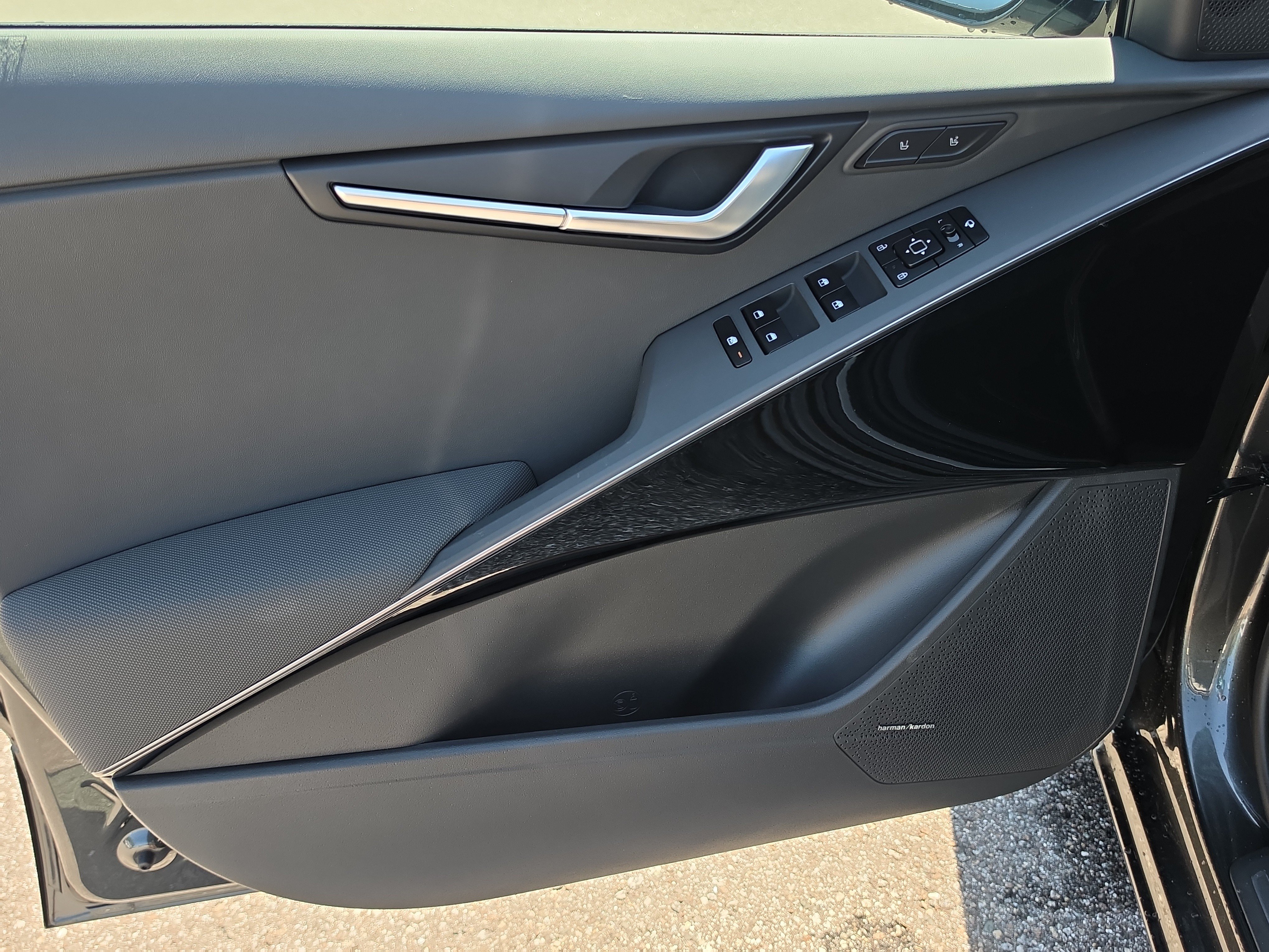 New 2026 Interstellar Gray Kia SX Touring image 18