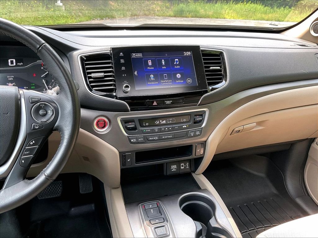 Used 2023 White Honda RTL image 18
