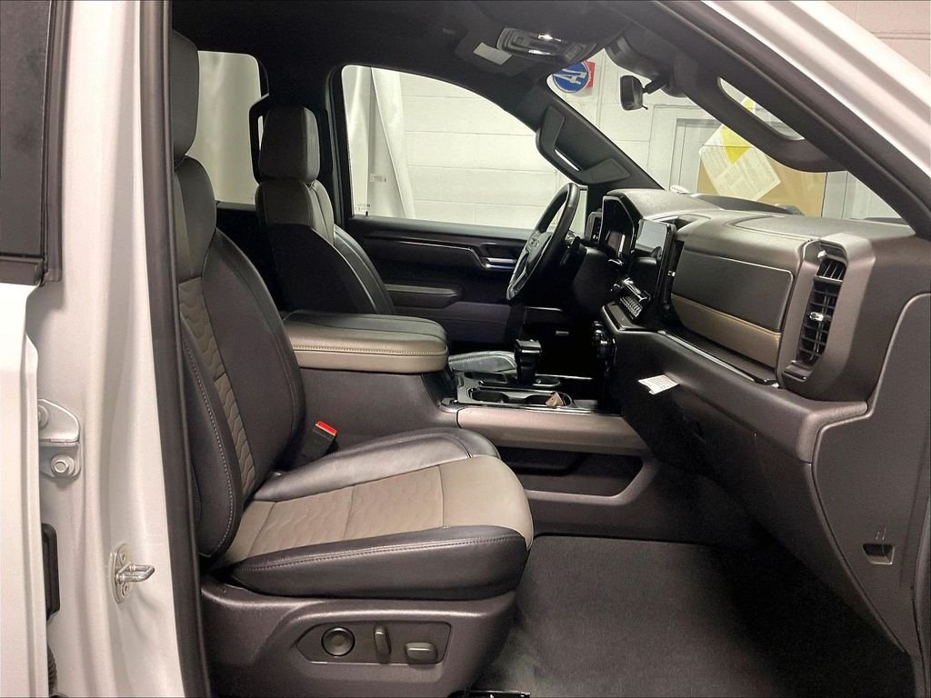 Used 2024 White Chevrolet ZR2 image 11