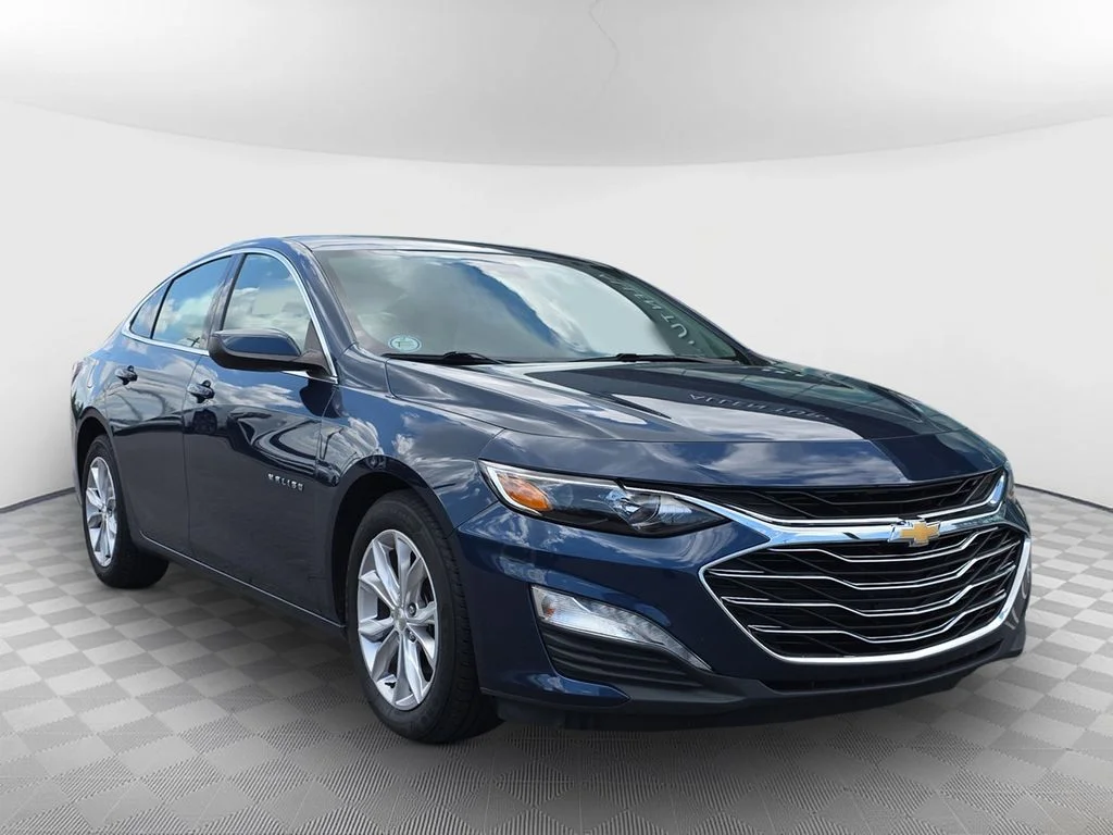 Used 2021 Blue Chevrolet LT image 2